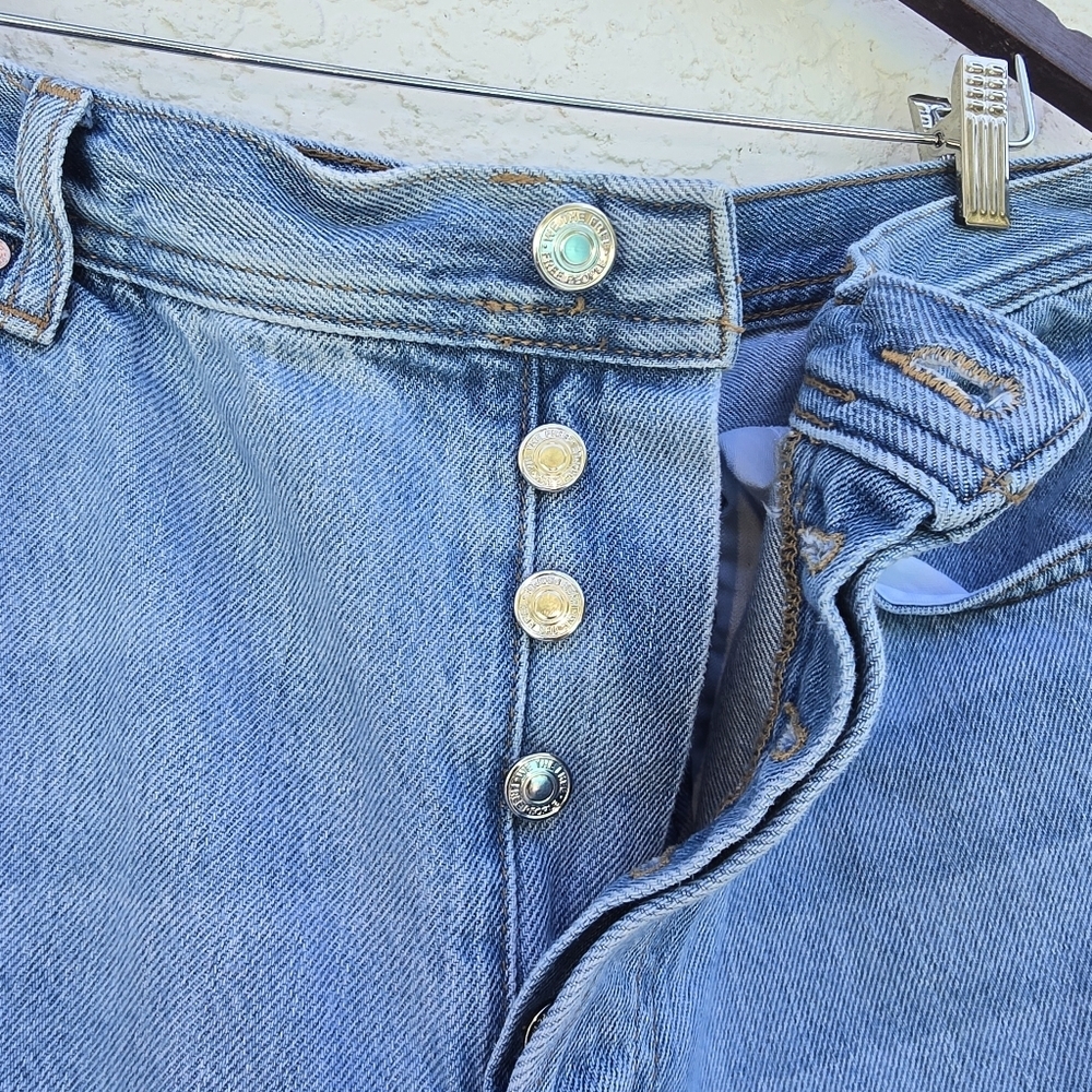 We The Free high-rise, light-wash denim  Size 30 - Picture 5 of 9